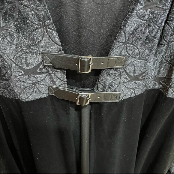 Her Universe 2X The Witcher Yennefer Velvet Hi-Low Waistcoat Plus Size - Picture 3 of 7